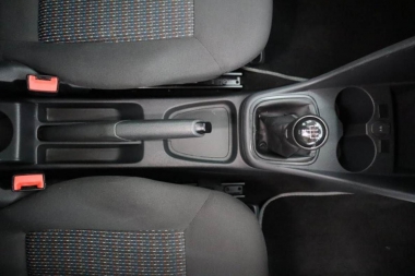 17144VWPoloVivo004-th.jpg