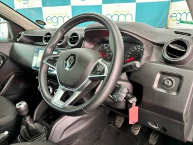 17385RenaultDuster009-th.jpg