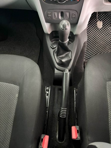 17415RenaultSandero012-th.jpg