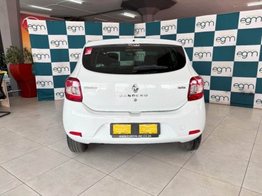 17415RenaultSandero017-th.jpg